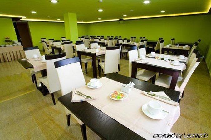 Royal Nayef Hotel Portonovo Restaurante foto